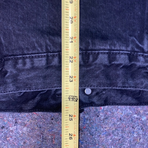 Vintage Levi's Black Denim Jacket with Sherpa Collar - Picture 13 of 13